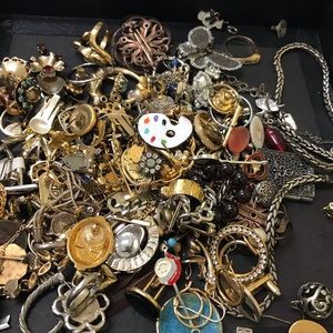 Mixed lot of junk jewelry